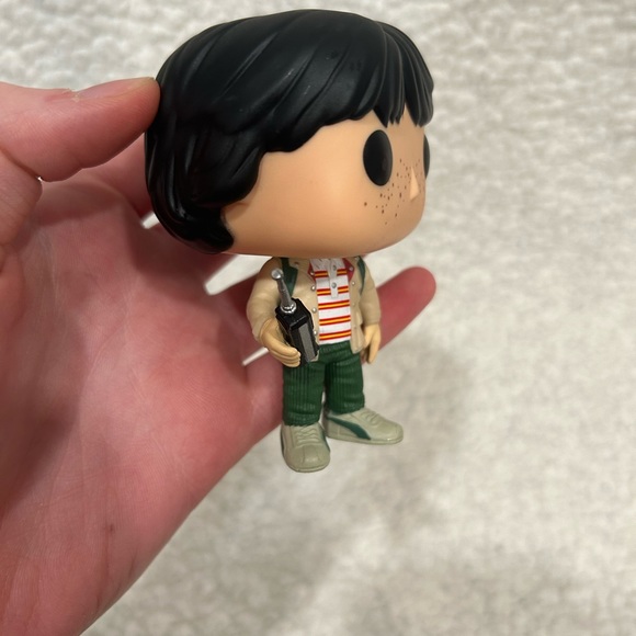 Funko POP! #423 Stranger Things Mike with Walkie Talkie - Picture 6 of 9